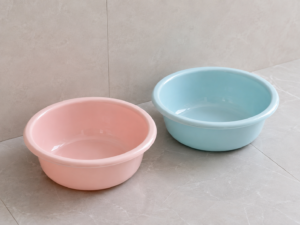 how to remove dip powder nails-prepared plastic basin
