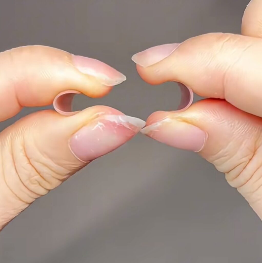 pinch the nail tips to show different gel hardness